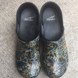 Nursing clogs